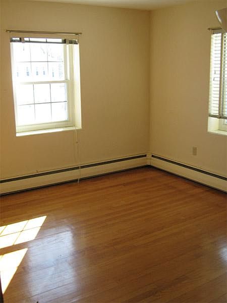 2nd image of 13 Allen St