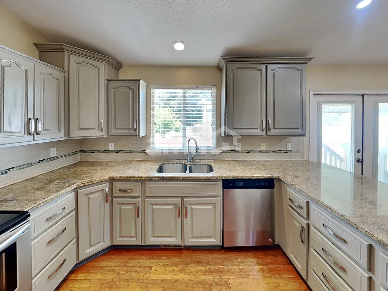 5 bed, 3.0 bath, 3040 sqft, $2,890 — Photo 3
