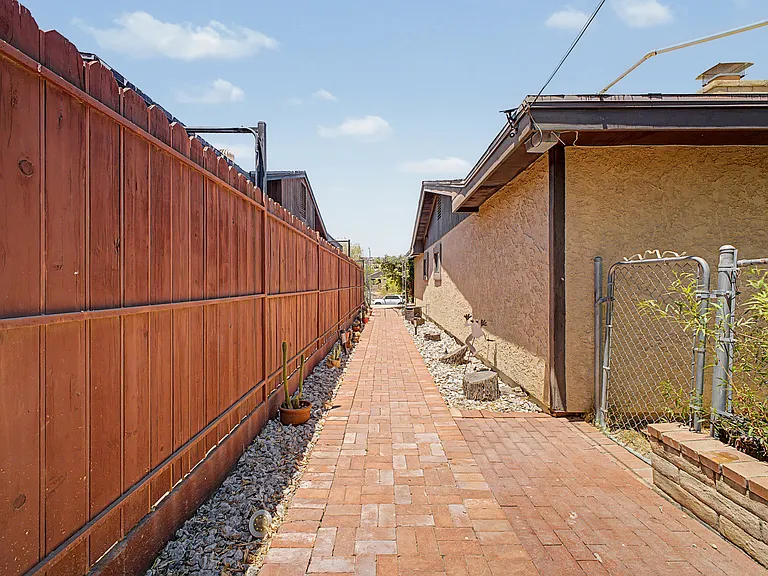 1221 E Mescal St — Photo 18