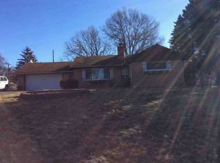 2132 Highfield Rd, Waterford, MI 48329