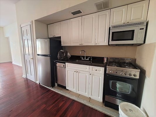 3rd image of 881 10th Ave APT 3F