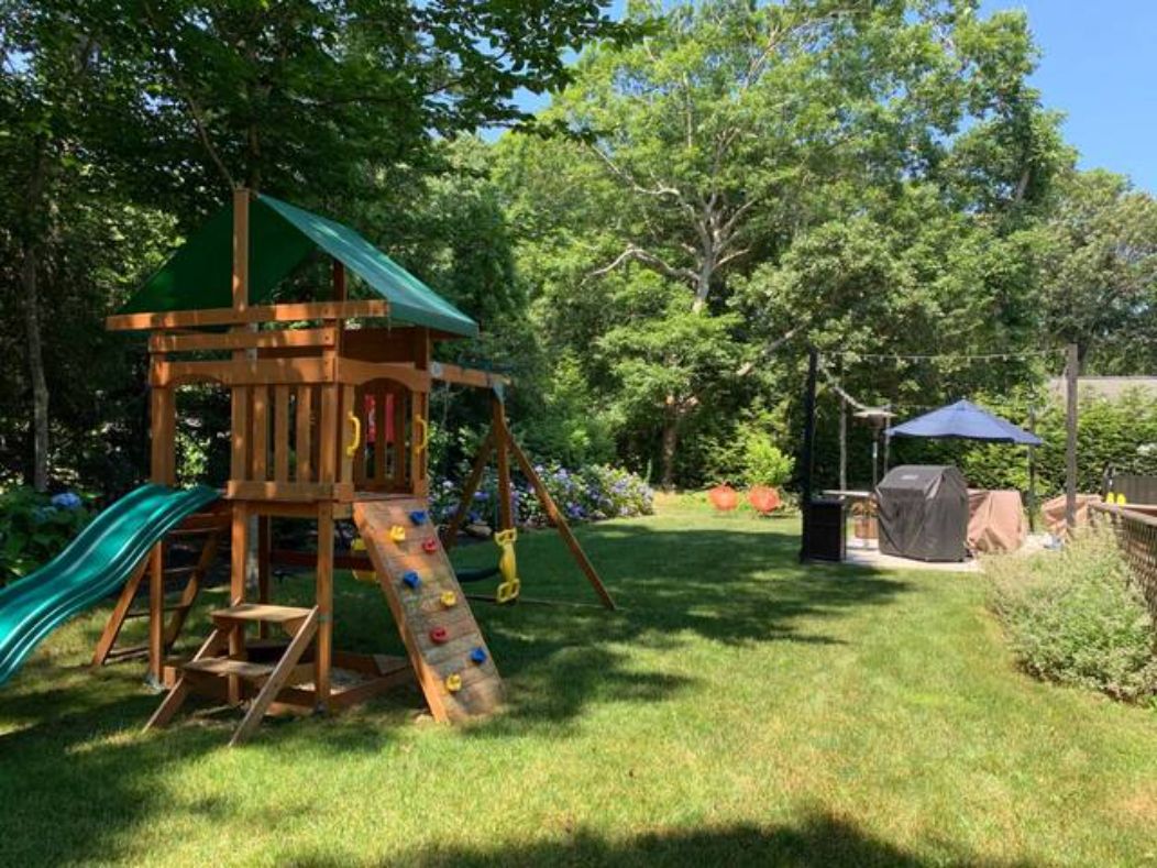  Swing Set, BBQ, Dining for 8, landscaped