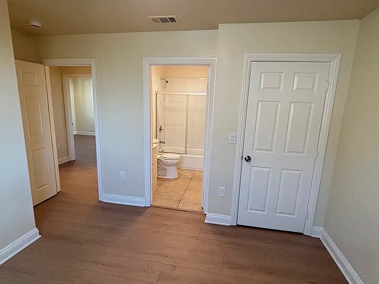 700 W 45th St — Photo 11