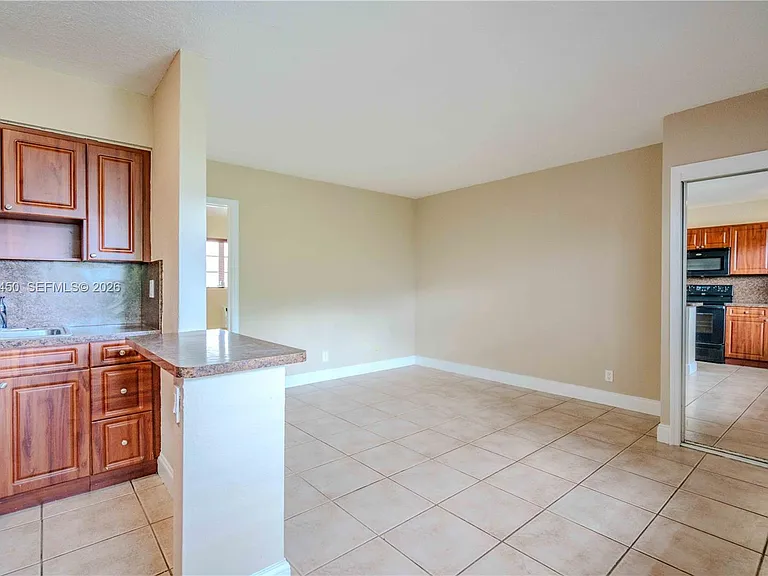 715 NE 6th St #3 — Photo 6