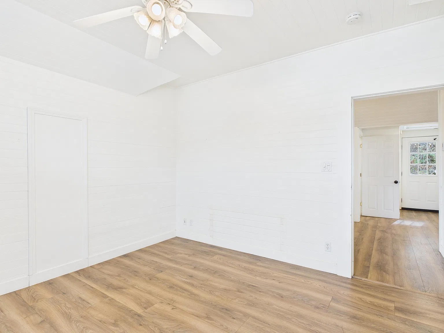 2 bed, 750 sqft, $2,300 — Photo 4