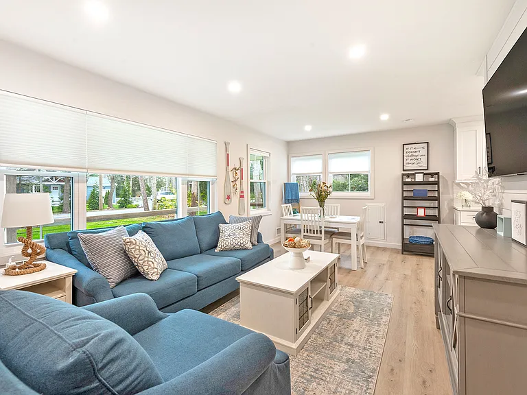 104 W Tiana Rd — Photo 2