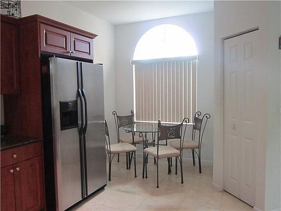3rd image of 5071 Madison Lakes Cir W