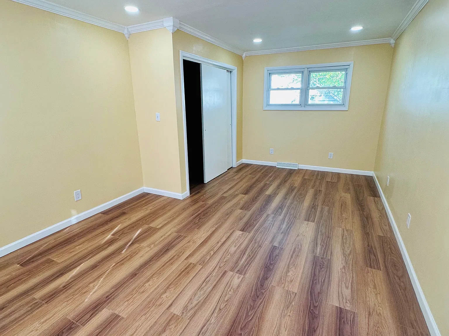 3 bed, 1.5 bath, 1208 sqft, $2,400 — Photo 2