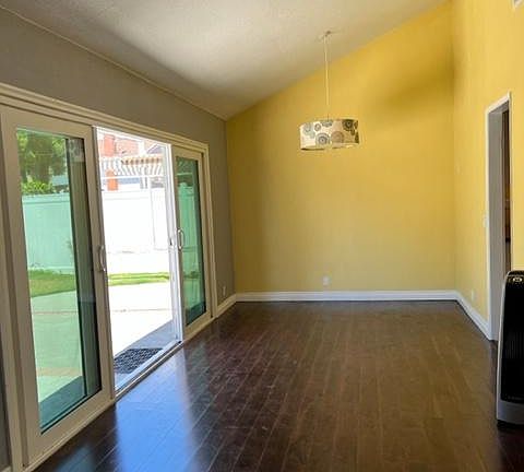 2nd image of 305 W Columbine Ave