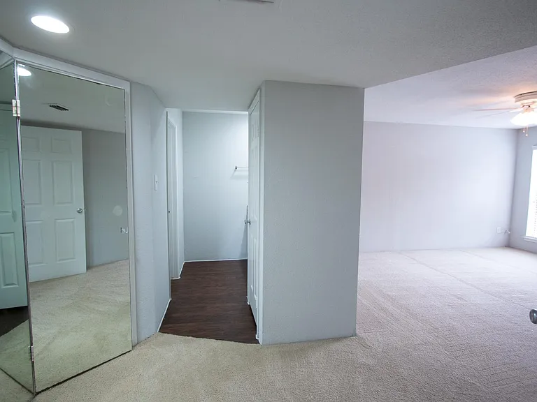 The Claridge Apartments — Photo 5