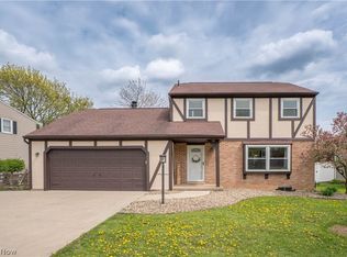 8028 Woodrush Dr NW, North Canton, OH 44720