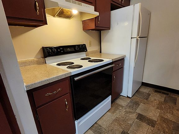 2nd image of 222 Heritage Cir