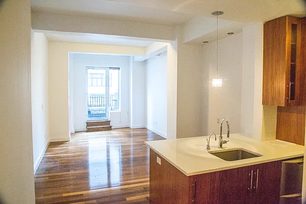 Sold by LG Fairmont Group | media 10