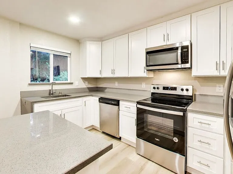 25 Devonshire Blvd #1 — Photo 2