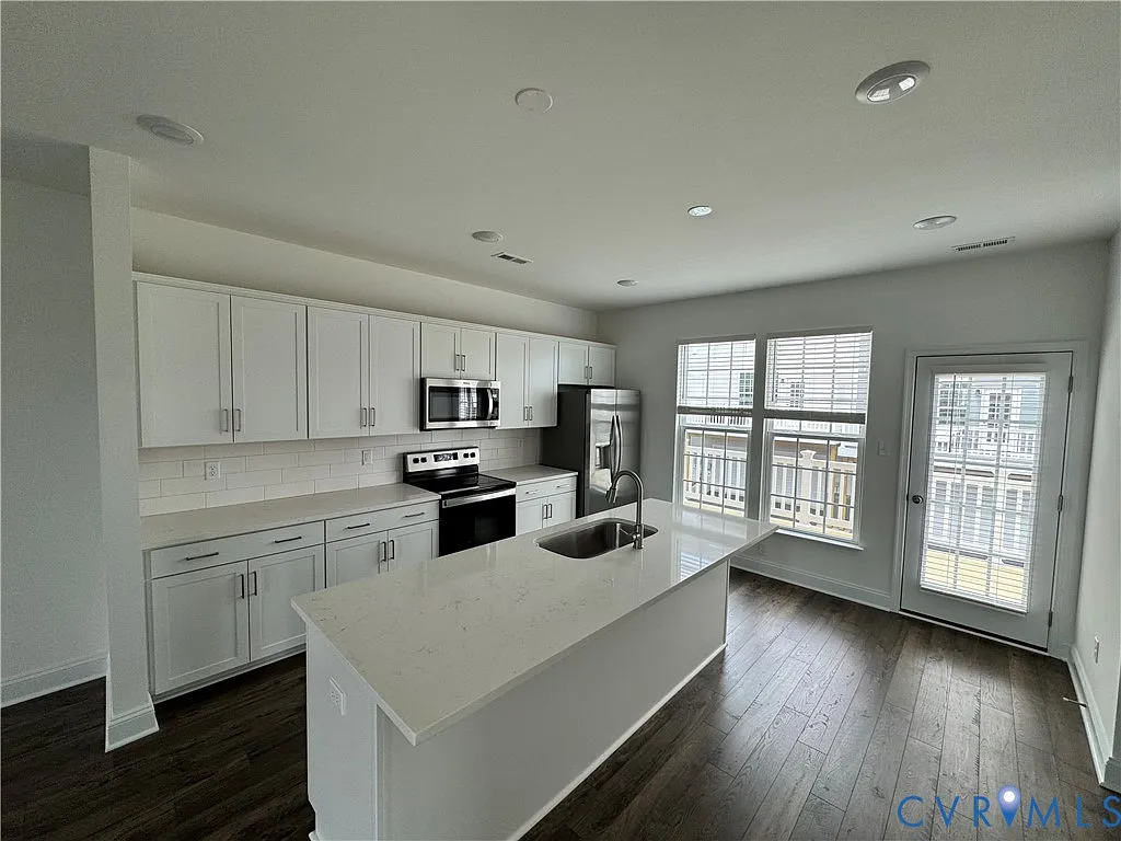 Building Photo - 13836 Randolph Pond Ln