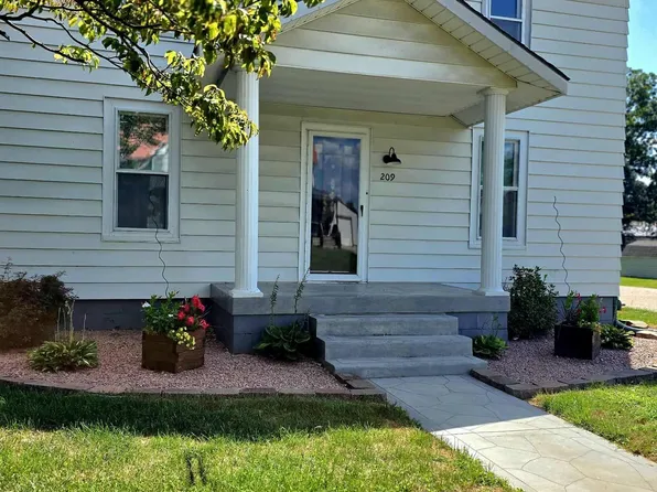 209 Smith St, Ursa, IL 62376