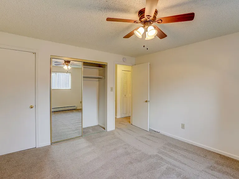Applewood Crest Townhomes & Apartments — Photo 14
