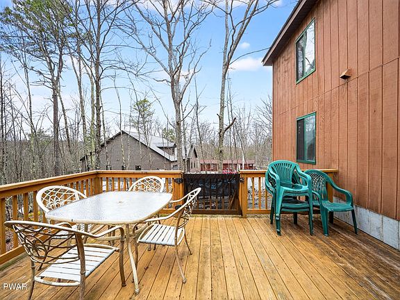 3rd image of 176 Pebble Rock Rd