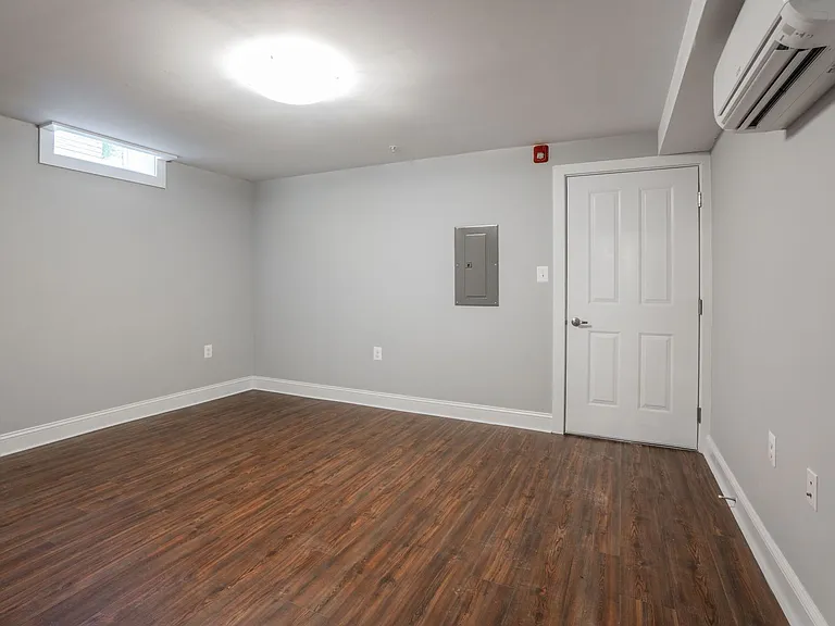310 E Lanvale St — Photo 7