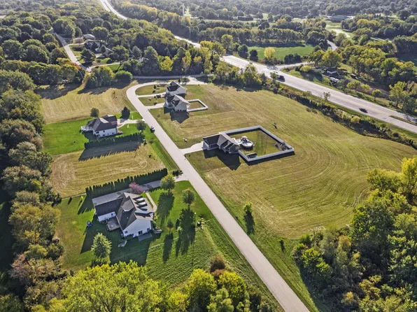 2618 Anna Elizabeth Ln, Muscatine, IA 52761