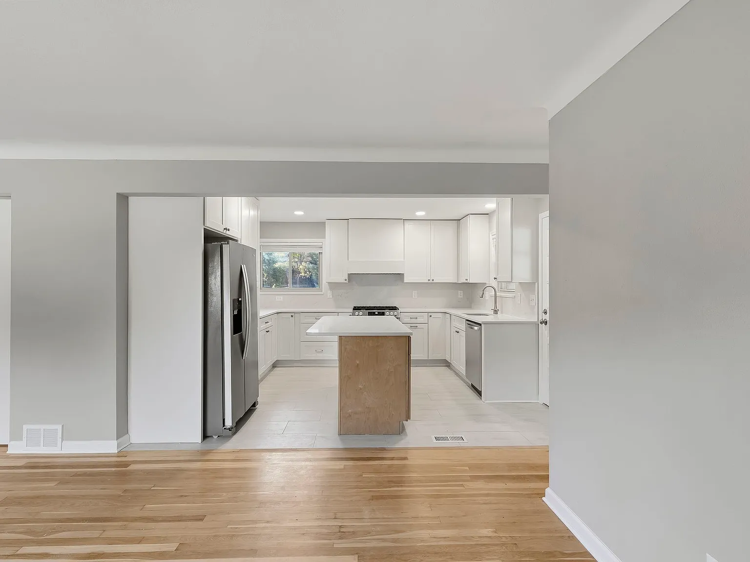 3 bed, 1551 sqft, $2,700 — Photo 4