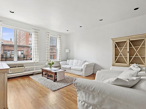 4th image of 40 W 105th St APT 4A
