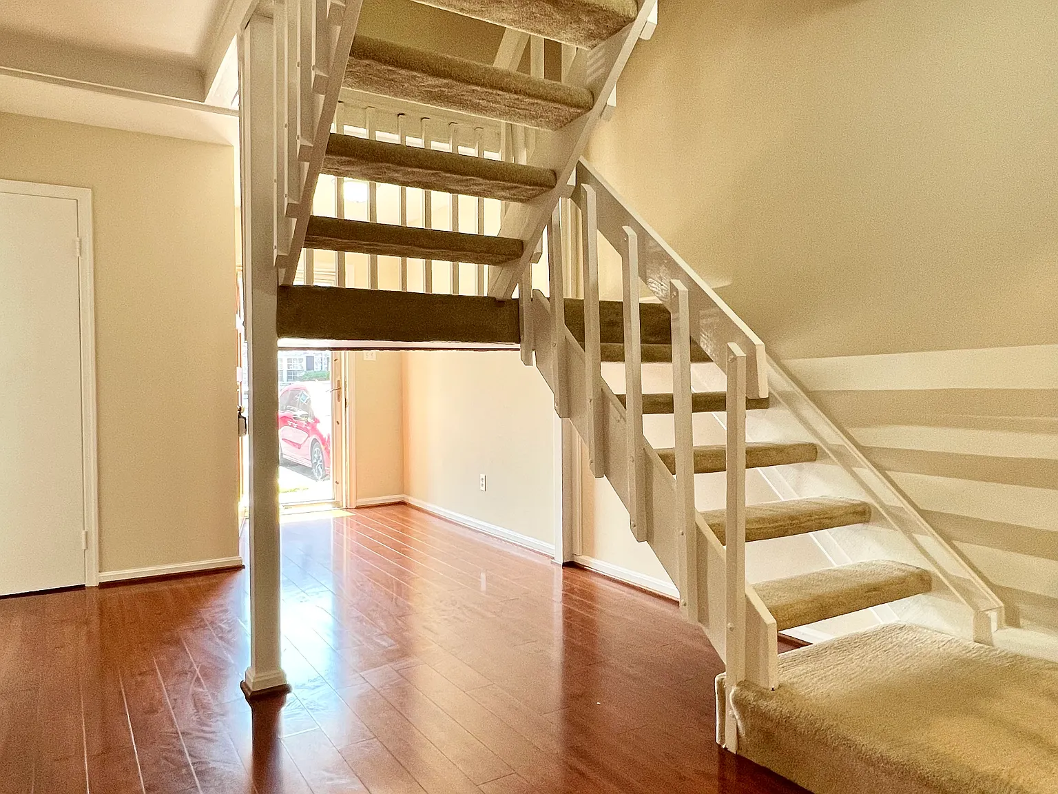 4 bed, 2244 sqft, $3,400 — Photo 2