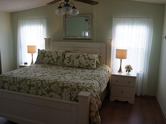 4th image of 706 Rose Apple Ave