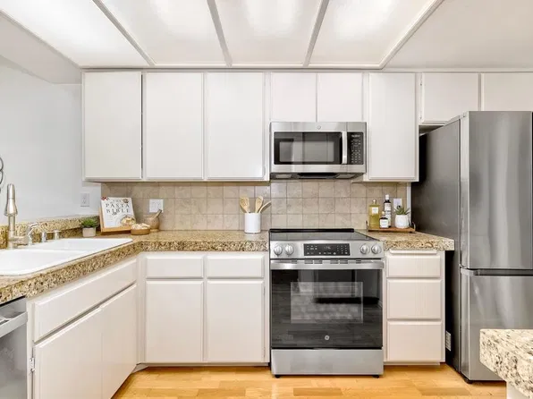 3098 Rue D'orleans #328, San Diego, CA 92110