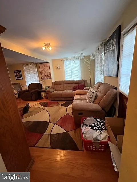 3 bed, 2.0 bath, 1676 sqft, $2,895 — Photo 3