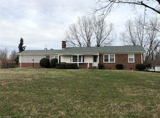 1824 Chestnut Dr, High Point, NC 27262