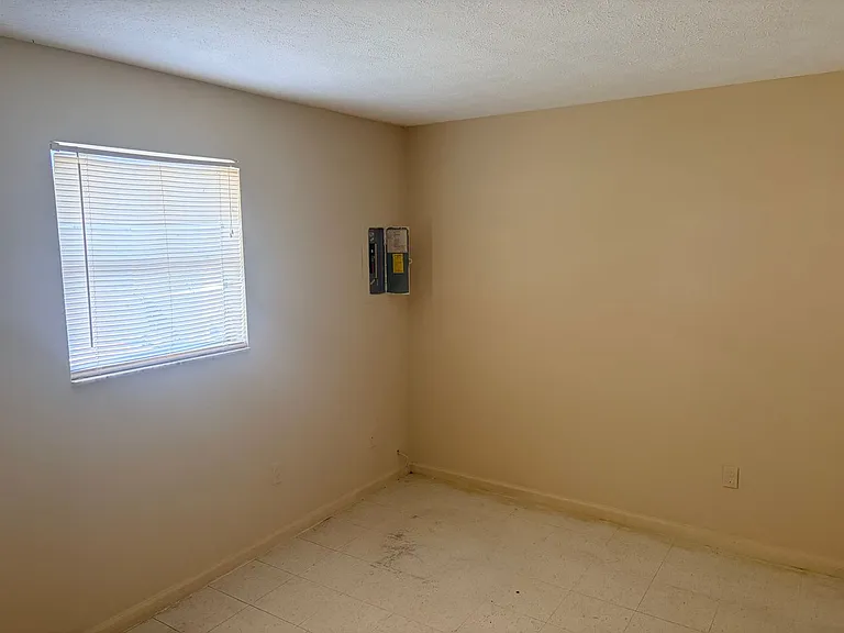 5743 Elm St — Photo 9