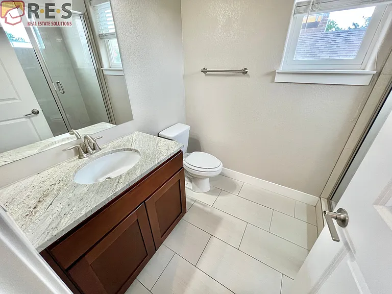 2945 Lawrence St — Photo 7