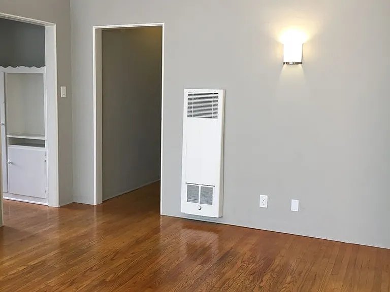215 W Lomita Ave — Photo 5
