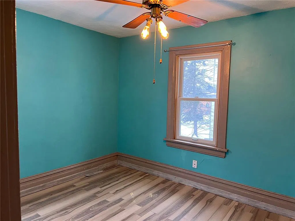 3 bed, 1200 sqft, $2,300 — Photo 4