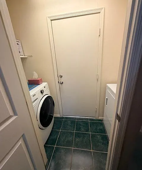 2560 S Vineyard — Photo 35