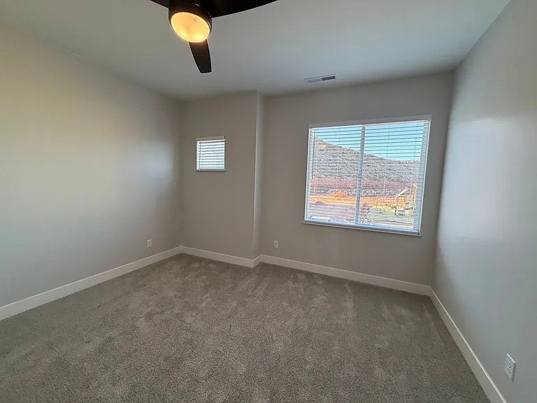608 E Hemsworth Ln — Photo 26