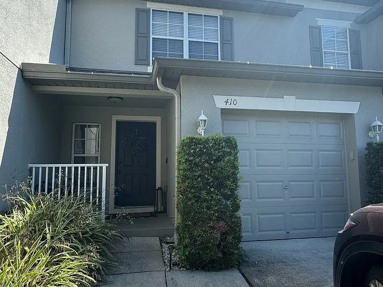 410 Tradition Ln — Photo 1