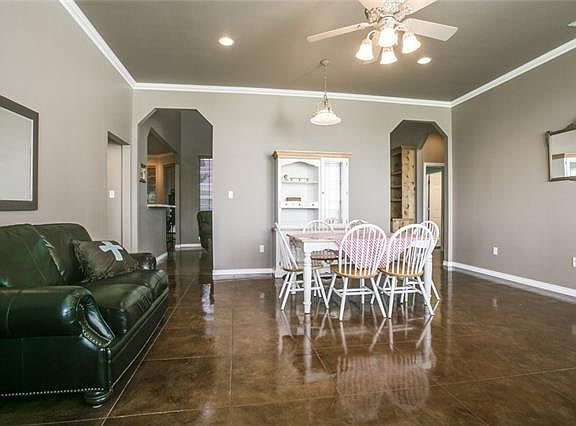 3rd image of 929 Chastien Ct