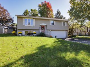 712 N Birch Dr, Lena, IL 61048