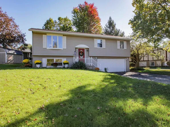 712 N Birch Dr, Lena, IL 61048