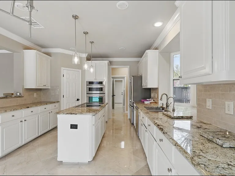 727 Ashleigh Ln — Photo 21
