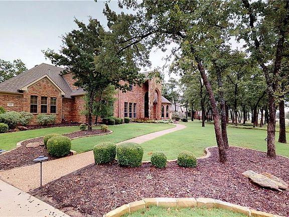 4th image of 215 Fox Trot Ln
