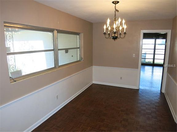 5th image of 527 Ensenada Dr