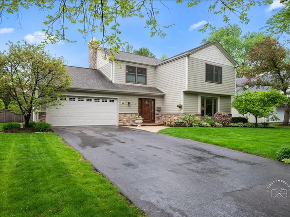 924 Royal Blackheath Ct, Naperville, IL 60563
