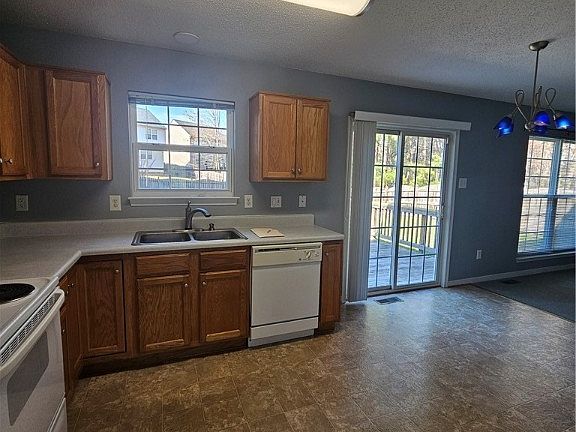 4th image of 2621 Piney Ridge Dr