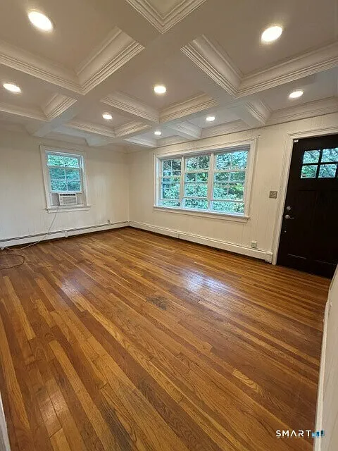 4 bed, 2.0 bath, 1699 sqft, $4,450 — Photo 2