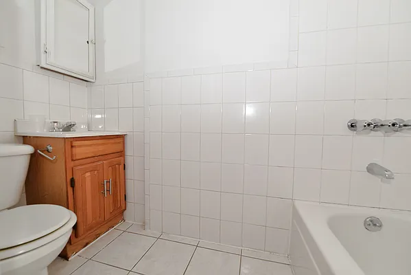 Rented by J Misrahi Realty Corp | media 4