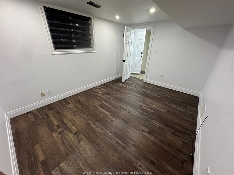 9248 Esplanade Dr #BASEMENT — Photo 9
