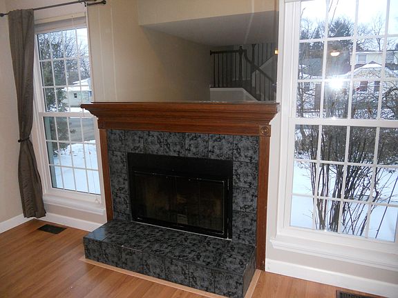 4th image of 662 Hillview Ct